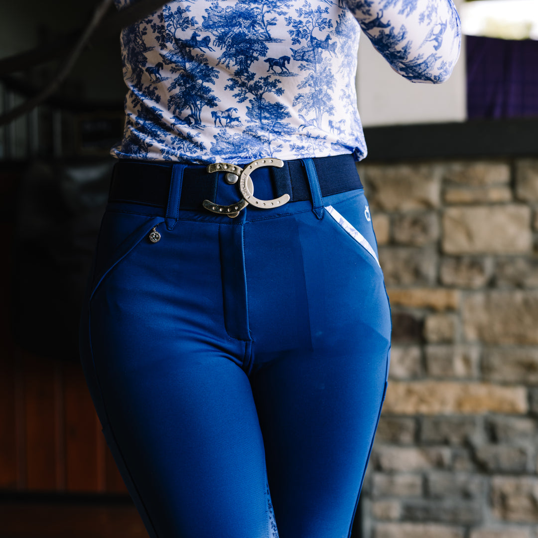 navy belt with horseshoe buckle