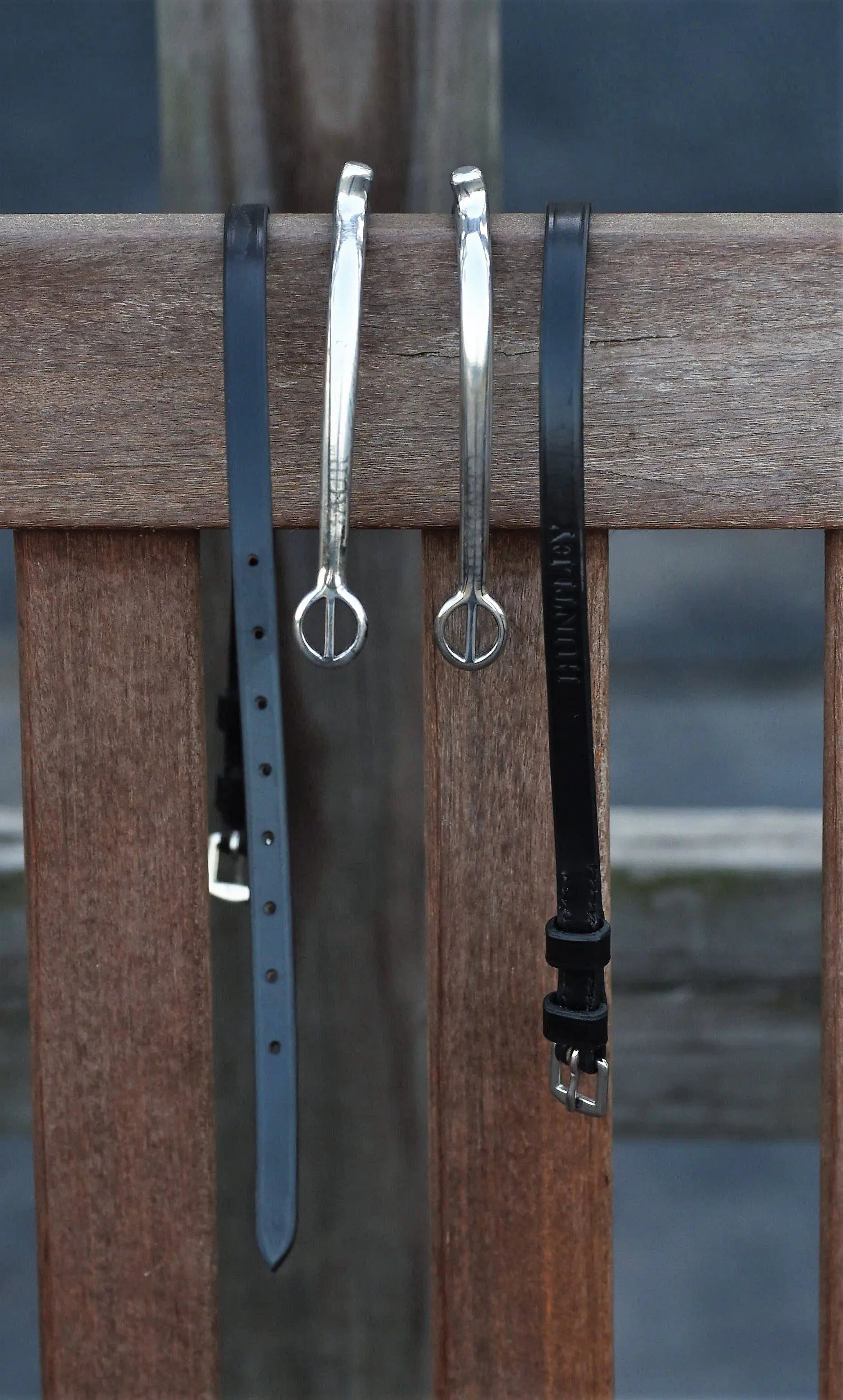 black stirrup straps